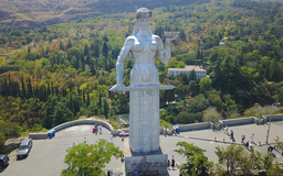 مجسمه مادر گرجستان
