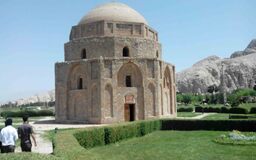 گنبد جبلیه و موزه سنگ کرمان